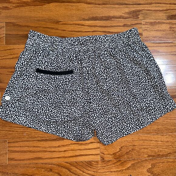 Lululemon - Picture 13 of 16